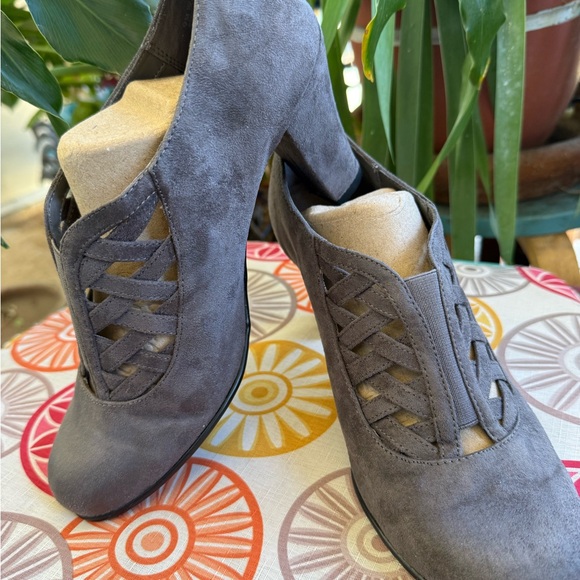 AEROSOLES Gray Women's Heels - Picture 2 of 8